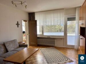 Wohnzimmer mit Zugang Balkon