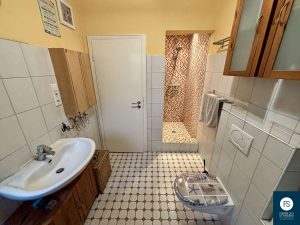 Badezimme mit Dusche