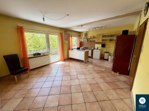 Küche und Esszimmer mit Zugang Balkon