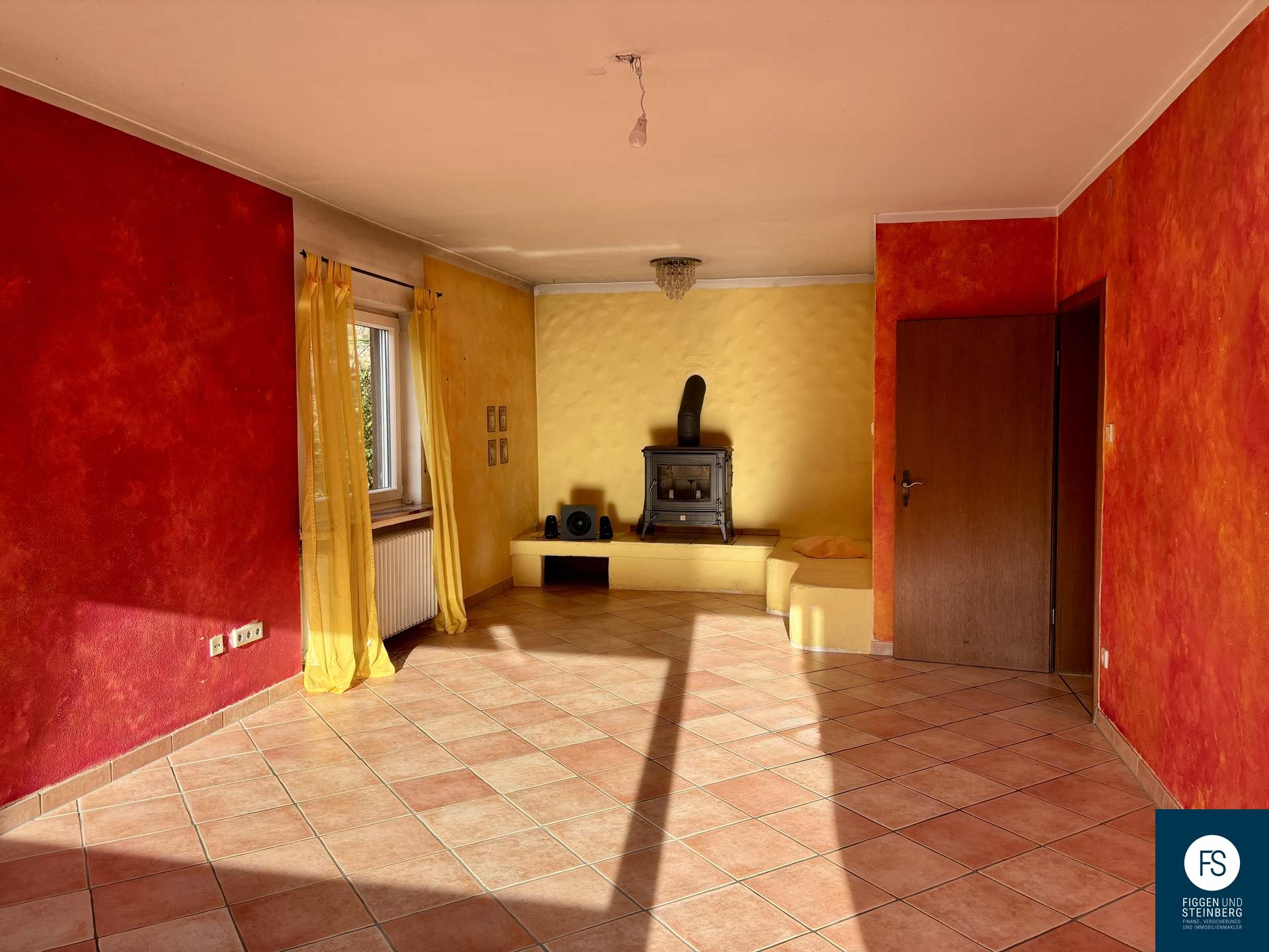 Wohnzimmer mit Kamin