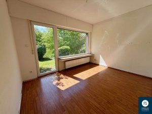 Zimmer Souterrain mit Zugang zum Garten