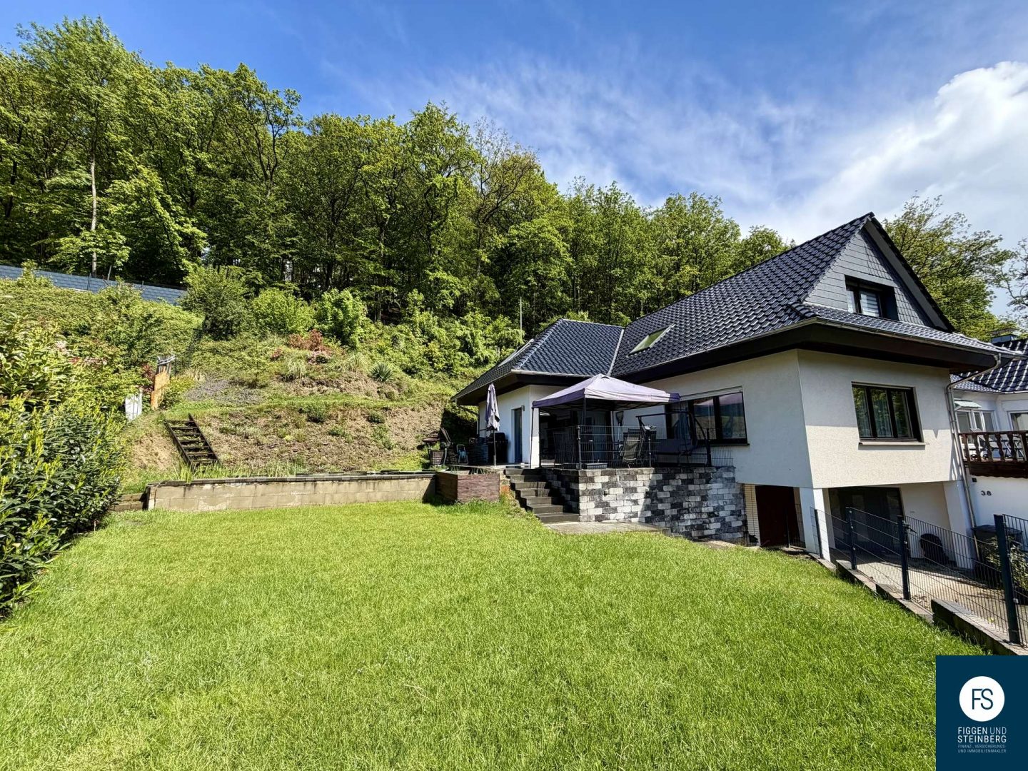 Garten mit Blick auf die Terrasse