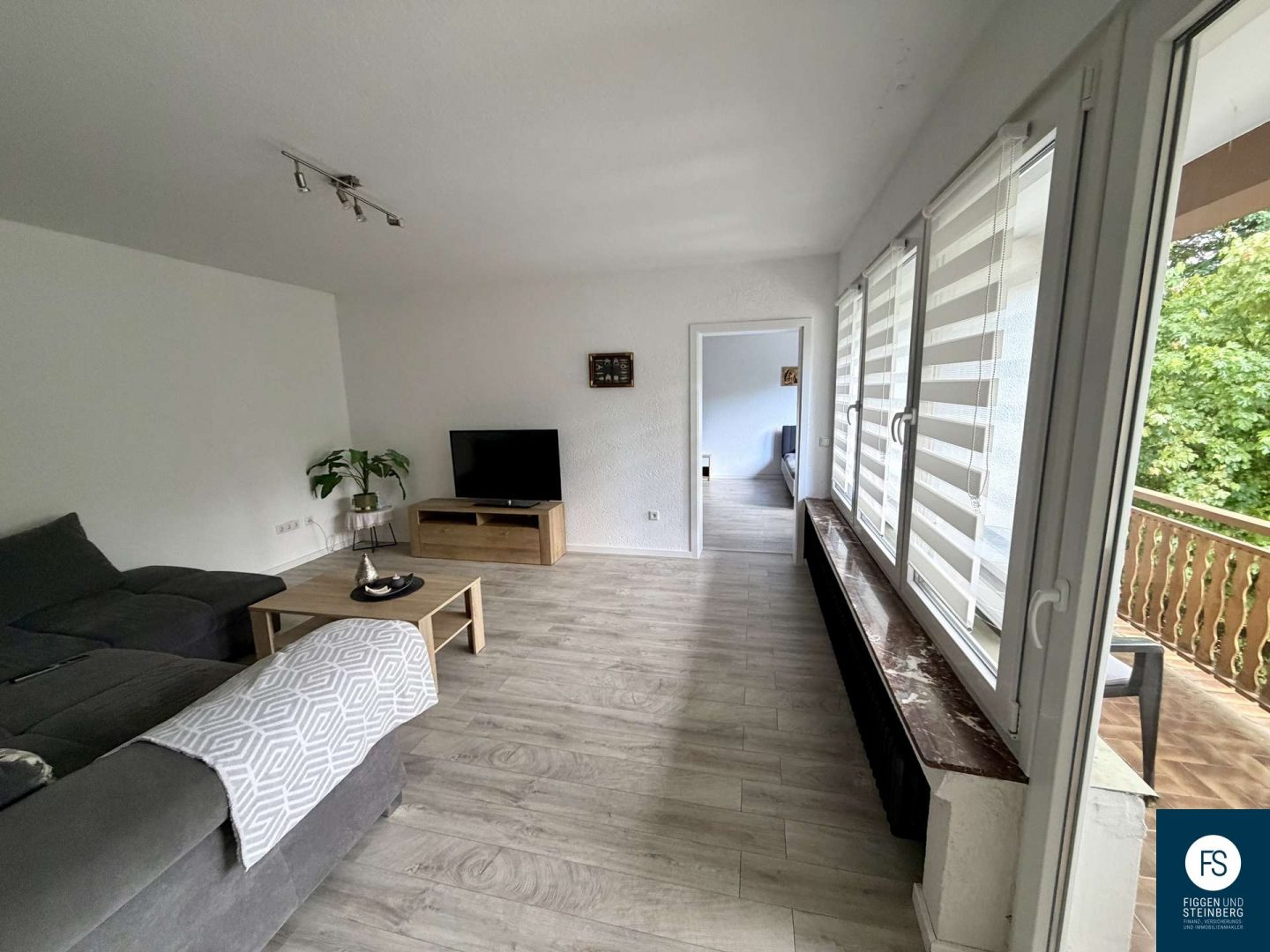 Wohnzimmer mit Balkon FeWo