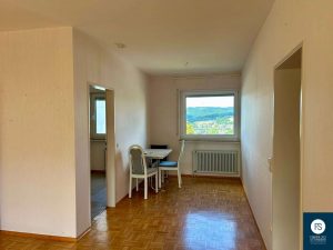 Esszimmer mit Zugang zur Küche