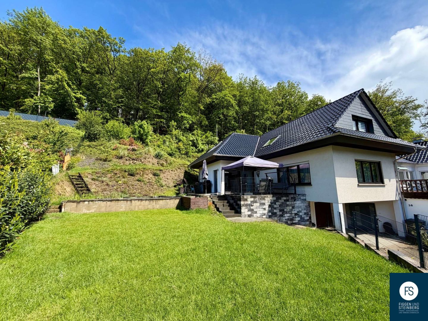 Garten mit Blick auf die Terrasse