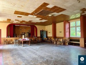 Saal mit Bühne