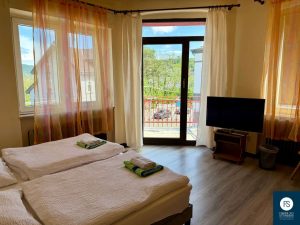 Hotelzimmer mit kl. Balkon