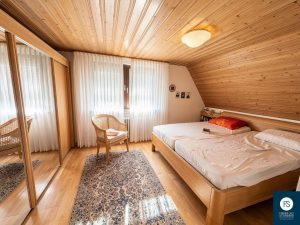 Schlafzimmer DG